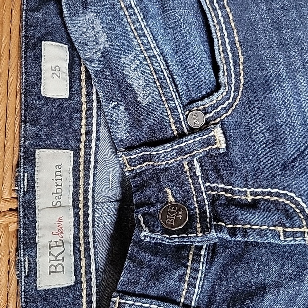 BKE Sabrina bermuda jean shorts, size 25 - Picture 2 of 9